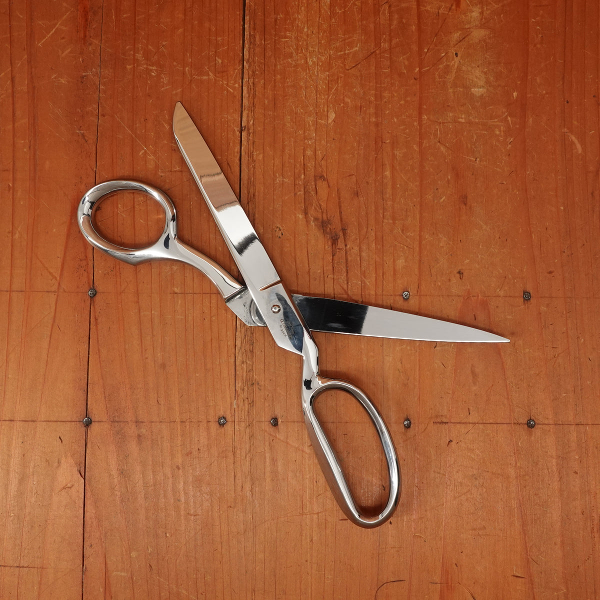 Ernest Wright 8.25" Dressmaker Shears - Carbon Steel