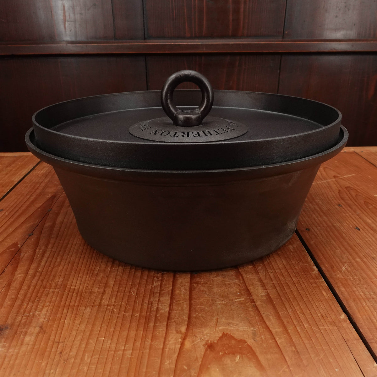 Netherton Foundry Dutch Oven with Hot Coals Lid