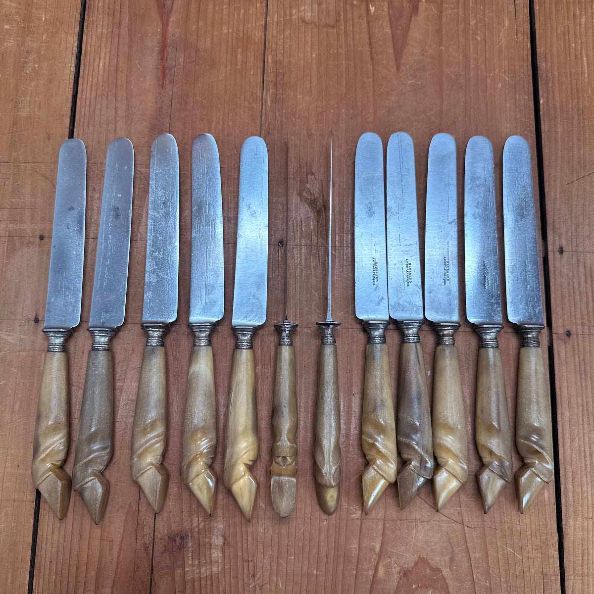 Set 12 Antique Haussard French Table Knives Hoof Shaped Horn Handles Carbon Steel