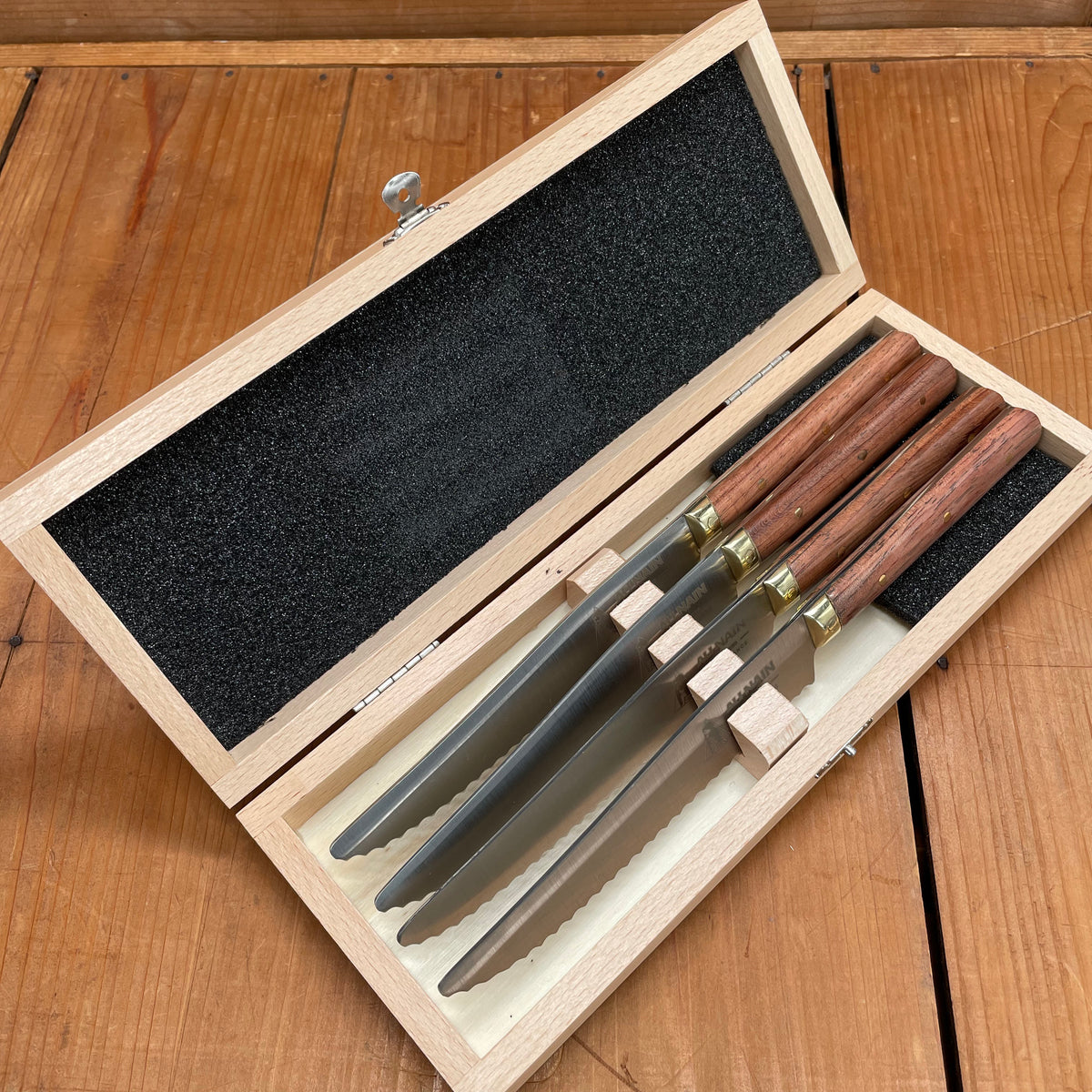 Au Nain Table Knife Set Serrated Stainless Palissander Handles with Box - 4 Pieces