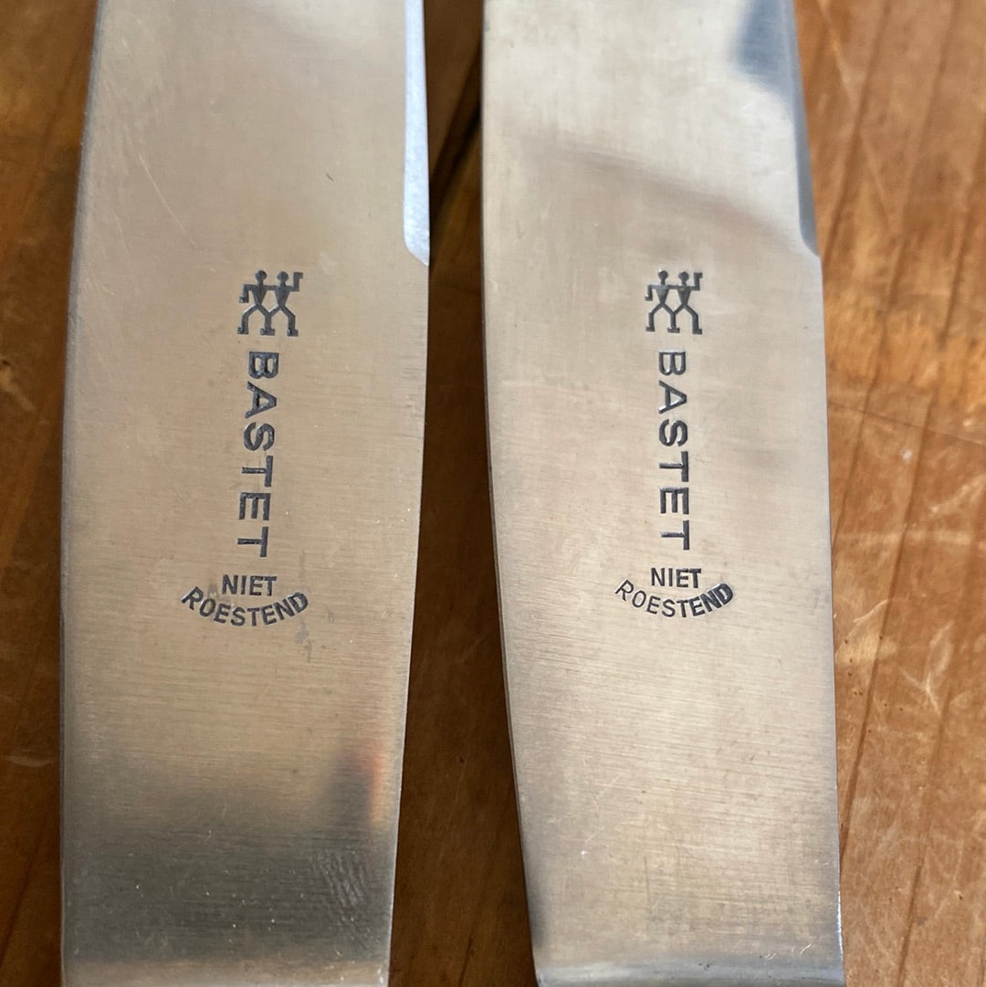 J A Henckels ‘Bastet’ Niet Roestend Table Knives x2 for Netherlands 1920’s