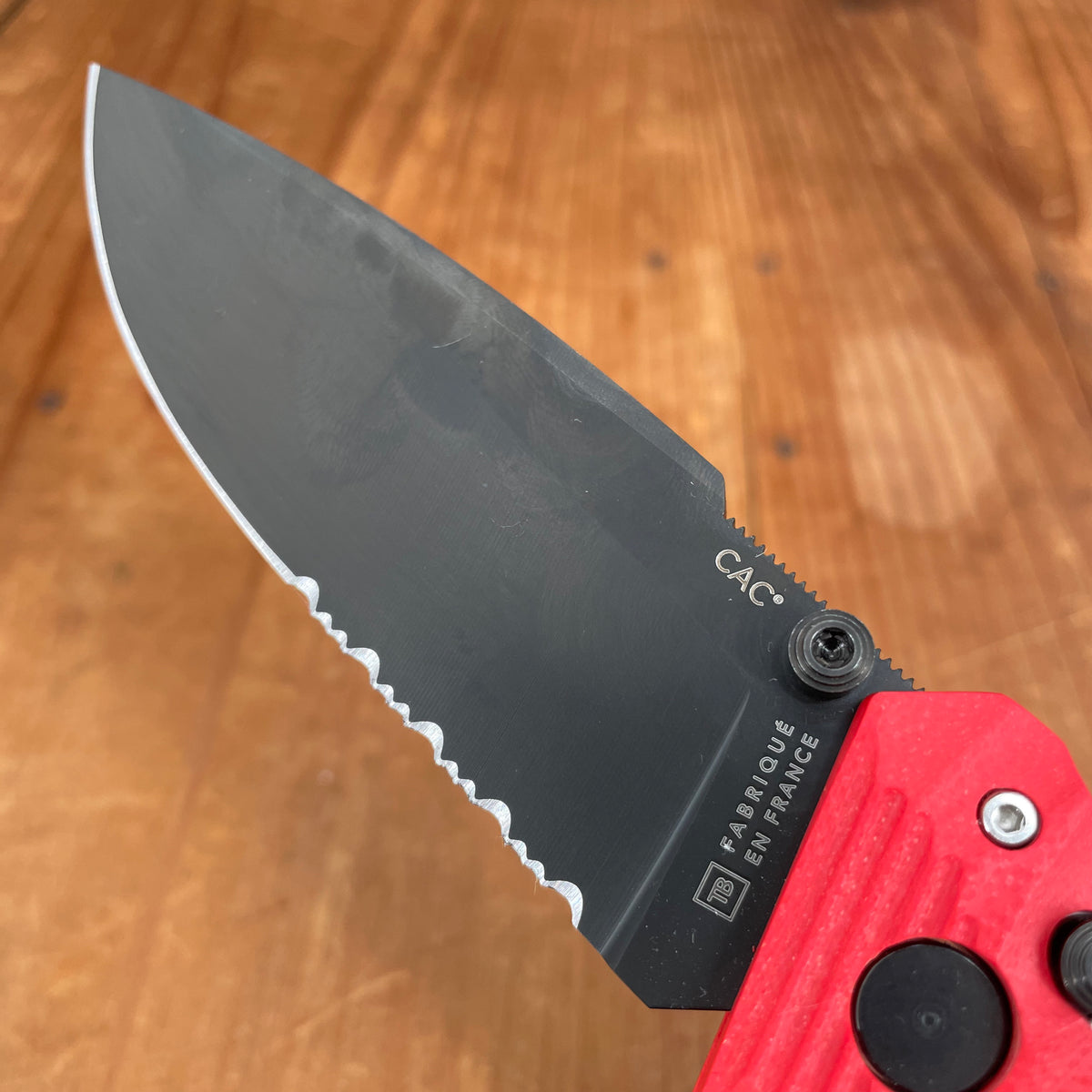 Tarrerias-Bonjean Outdoor C.A.C. S200 Pocket Knife Axis Lock Red