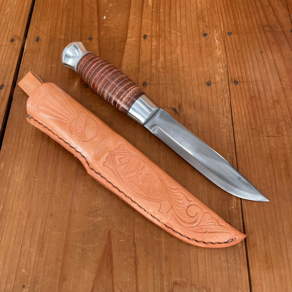 New Old Stock S. & S. Helle Holmedal Norway 115mm Knife Carbon