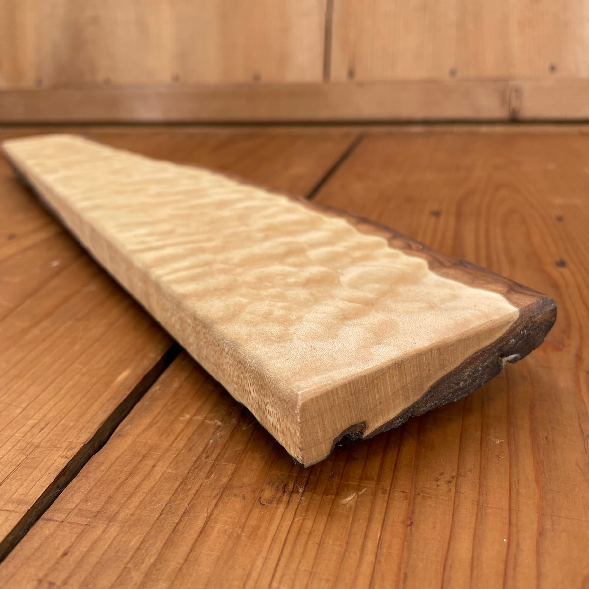 Knife en Place Elements Select Medium Live Edge Quilted Bigleaf Maple Magnetic Knife Holder - 14 3/8 x 3 in
