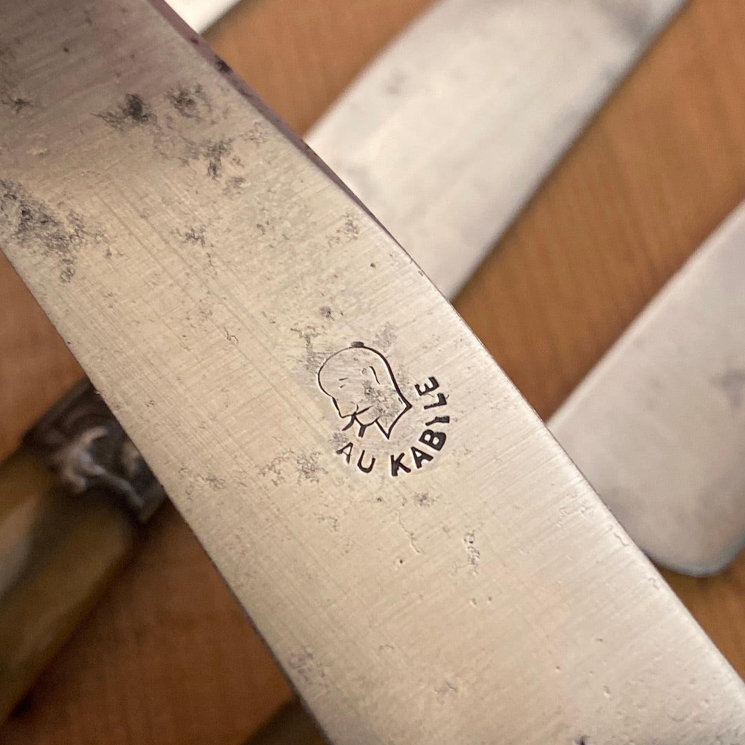Au Kabile Table Knives Art Nouveau Carbon Steel & Horn France set of 4