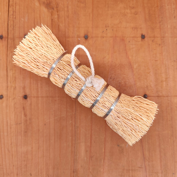 Kanaya Teppan Plate Kitchen Brush with String (Karukaya)