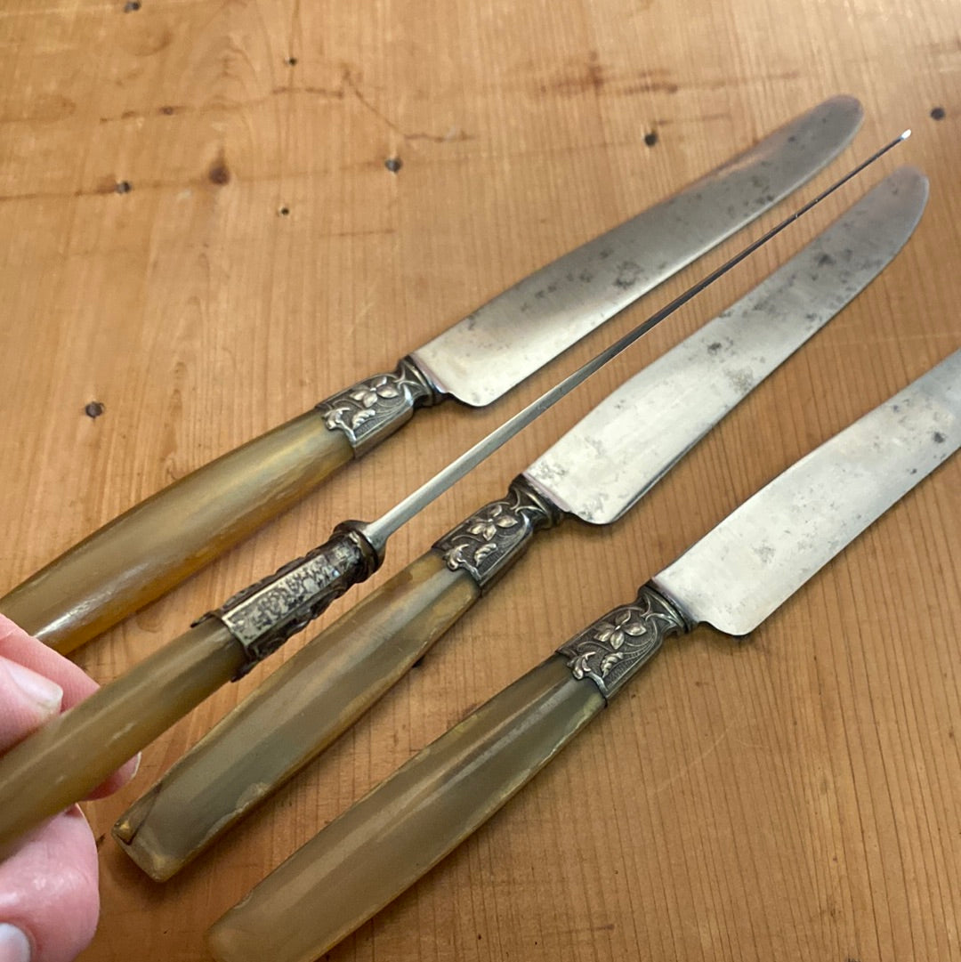 Au Kabile Table Knives Art Nouveau Carbon Steel & Horn France set of 4