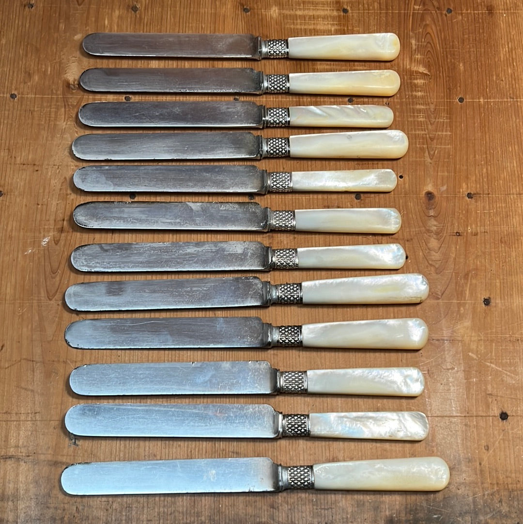 Landers Frary & Clark Set of 12 Luncheon Knives Silverplate Carbon MOP In Box