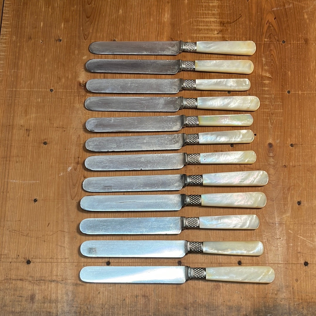 Landers Frary & Clark Set of 12 Luncheon Knives Silverplate Carbon MOP In Box